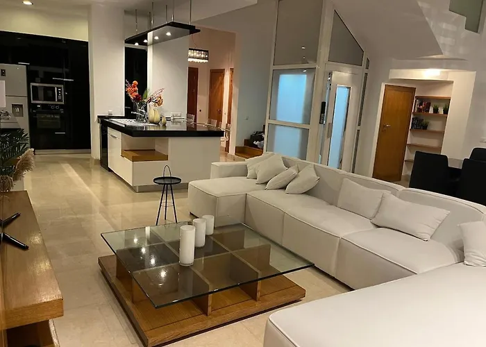 Cool 4Br New Cairo Villa With Pool & Elevator