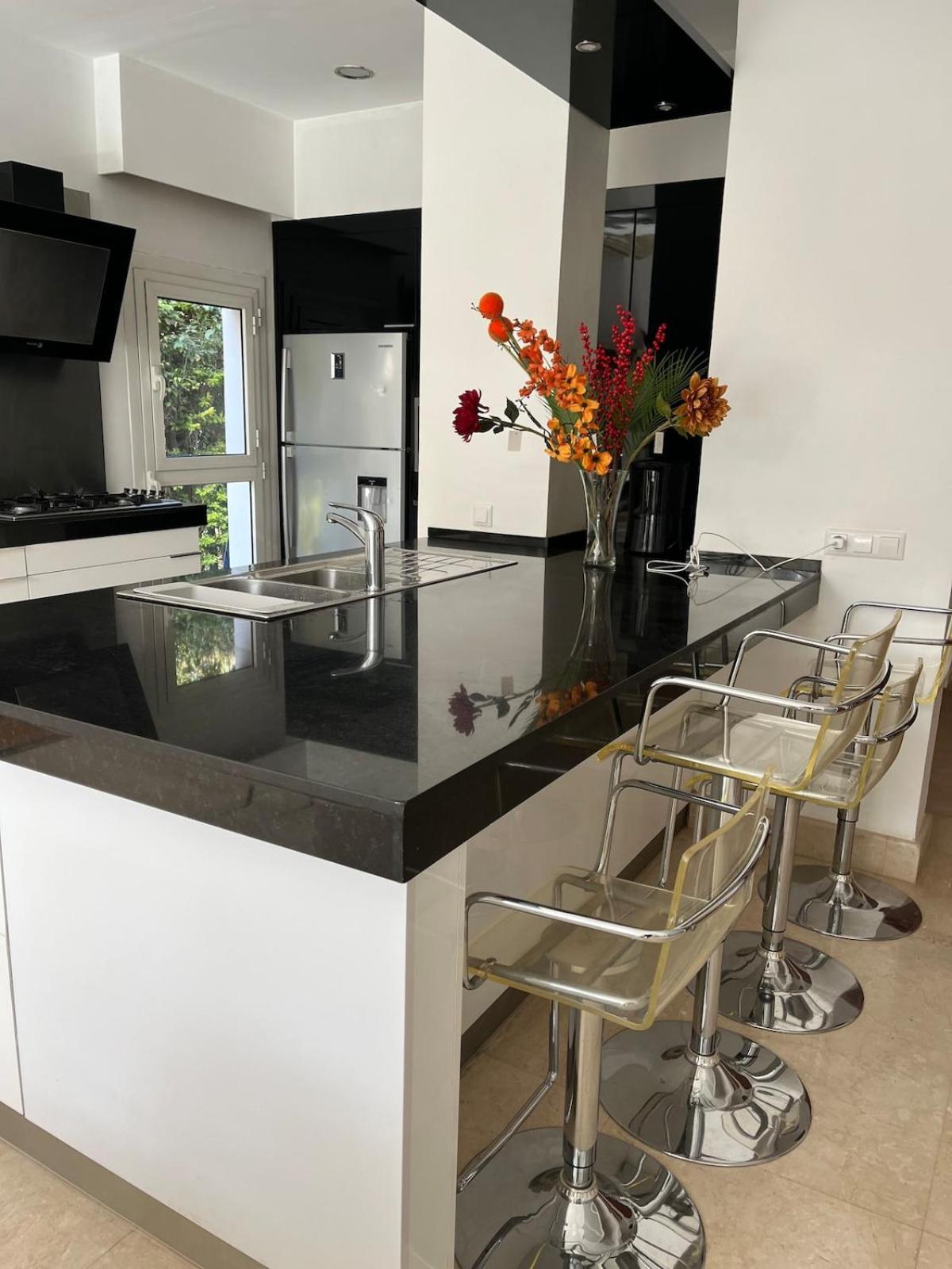 Cool 4br New With Pool & Elevator El Cairo