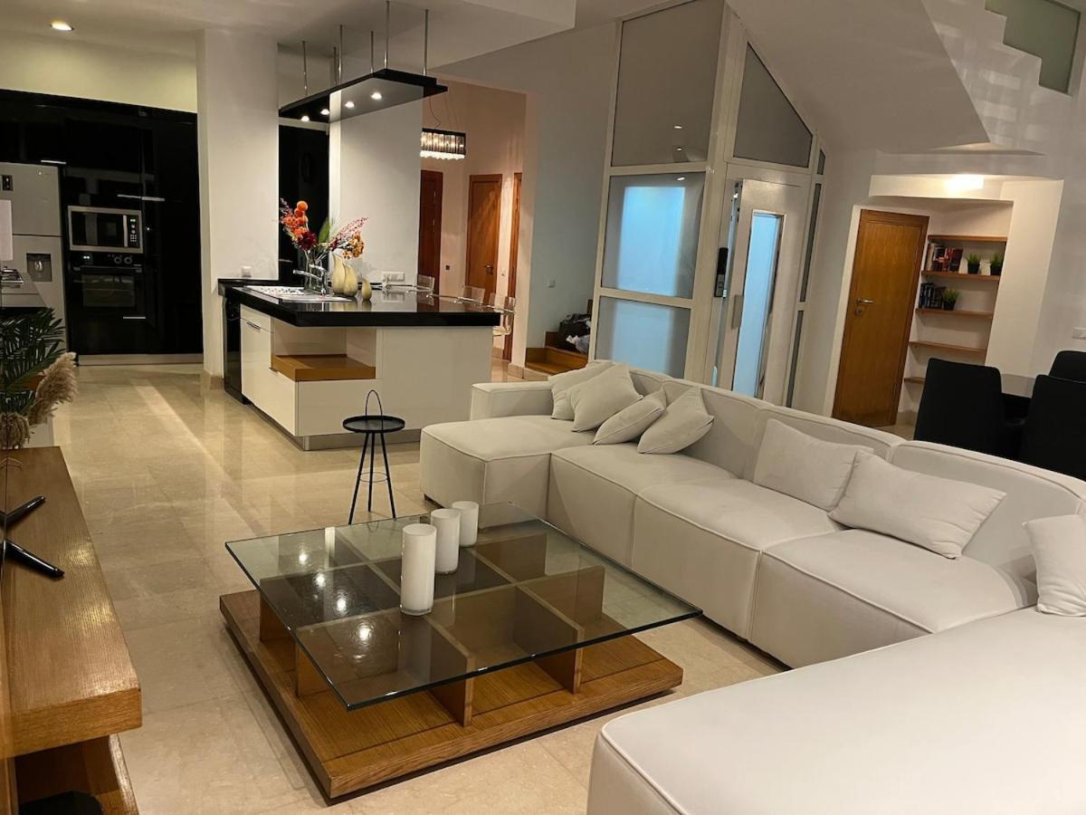 Cool 4br New With Pool & Elevator El Cairo